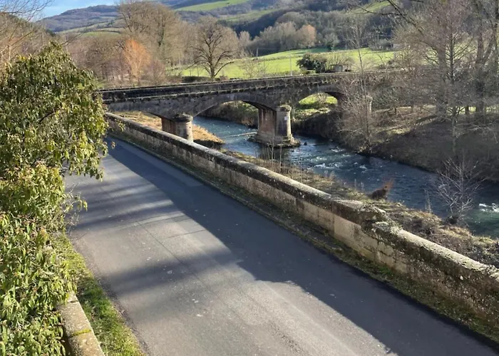 La Maison De Georgette Hébergement de vacances Versols-et-Lapeyre