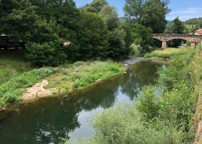 La Maison De Georgette Hébergement de vacances Versols-et-Lapeyre